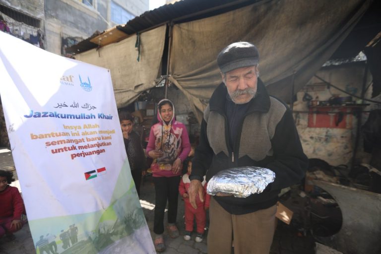 Bantuan Makanan Hangat di Palestina - Wakaf Salman 3