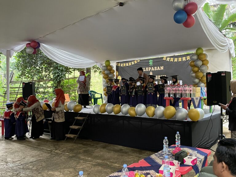 Dokumentasi - Perpisahan Murid di Aset Tanah Wakaf