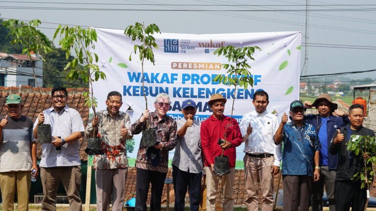 Dokumentasi - Wakaf Salman Kick Off Tanam 50 Kelengkeng